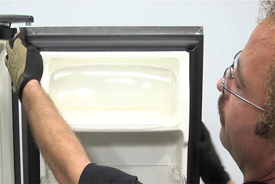 Перенавеска дверей холодильника в Черноголовке