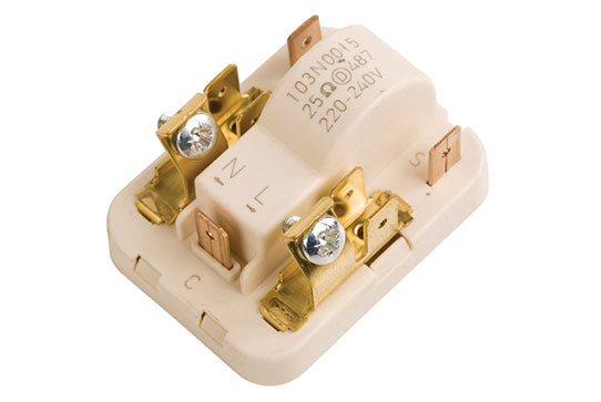 Замена пускозащитного реле холодильника в Черноголовке